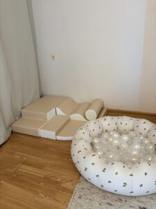IGLU "BANGELĖ" Minkšta Žaidimų Aikštelė Balansavimui su Neslystančiomis Formomis, 20 × 80 × 100 cm