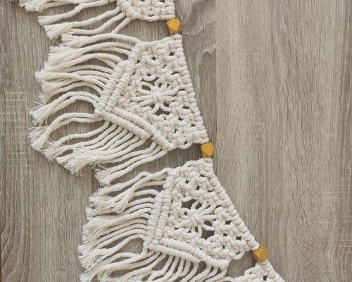 Macrame girlianda su karoliukais